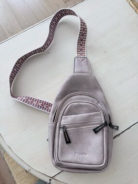 Mroede Crossbody Sling Bag in Light Taupe